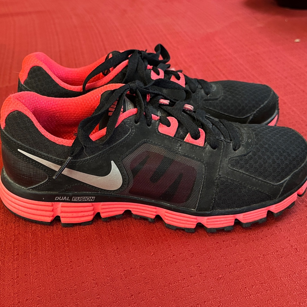 Nike Dual Fusion Black and Pink Running Shoes